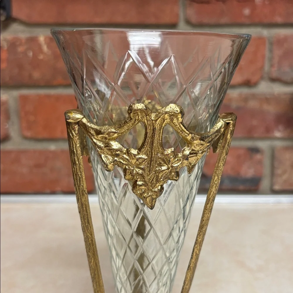 Vtg Brass Trumpet W/Grapes & Foliage Diamond Pattern Cone Vase Floral Container